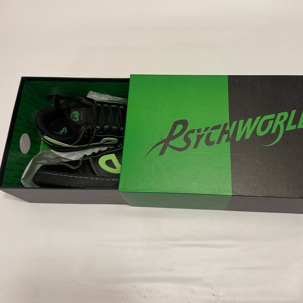 Black and Green  Athletic Shoes - Skateboard style showsthey are a size 8 Men’s - Picture 9 of 9